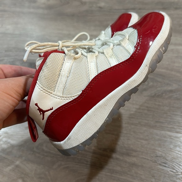 Air Jordan 11 Retro Cherry - Picture 2 of 6